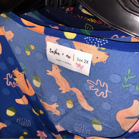 Tasha + Me Blue Squirrel Pattern Printed 2 pocket V-neck scrub top - Picture 7 of 14